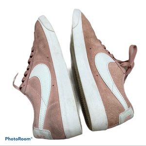 Nike Blazer Low Pink Foam/White 7.5
Women's